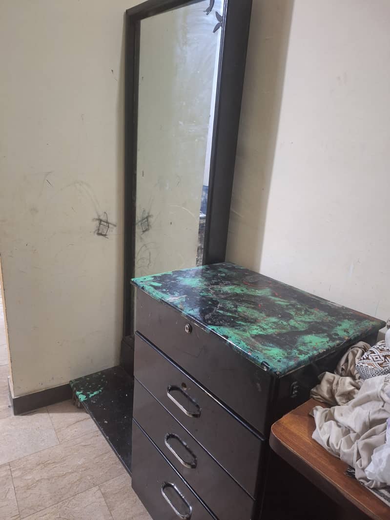 Dressing table used 3