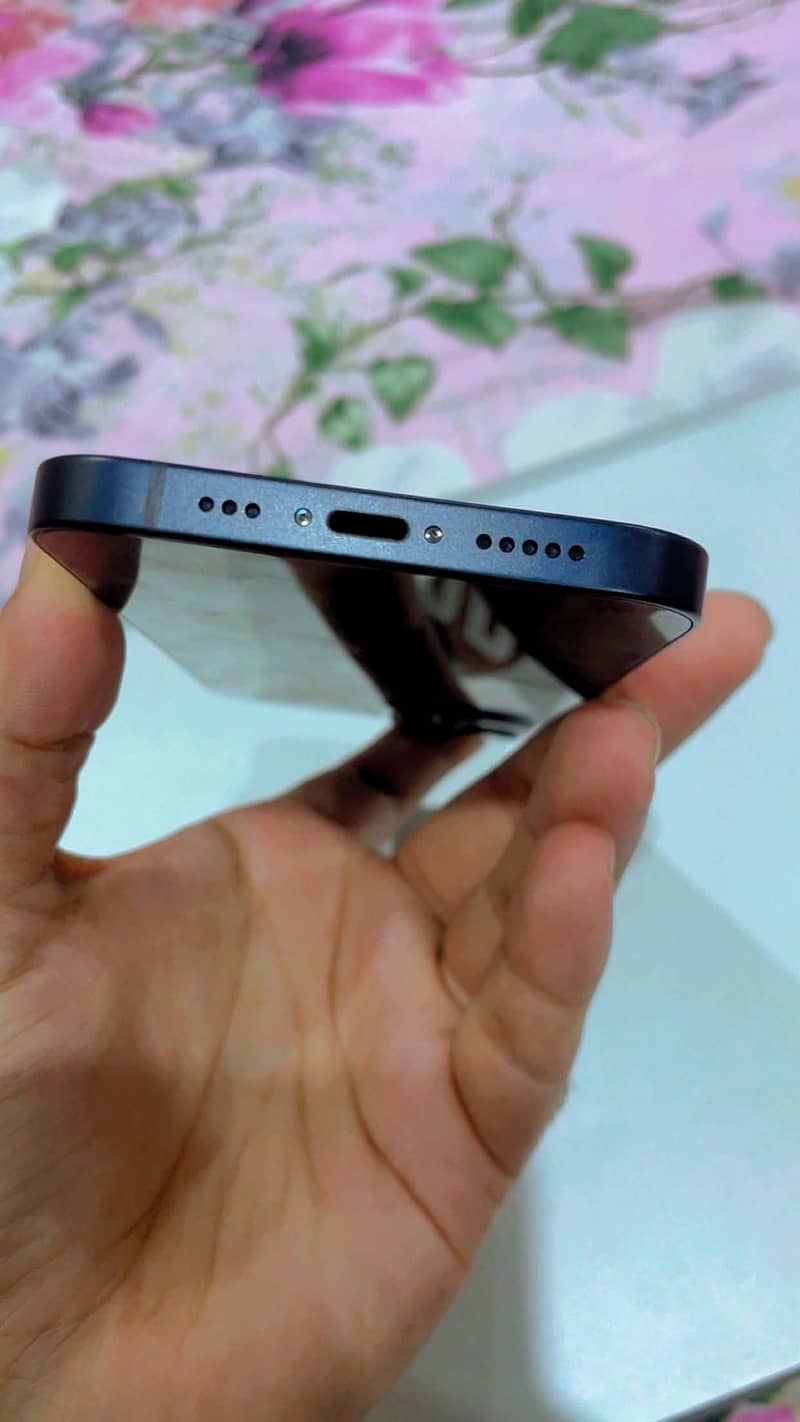 Apple iPhone 13 4