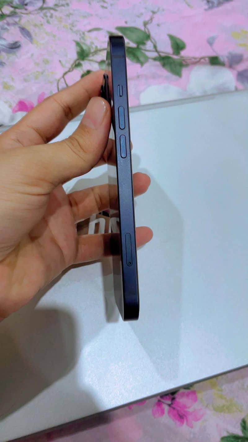 Apple iPhone 13 5