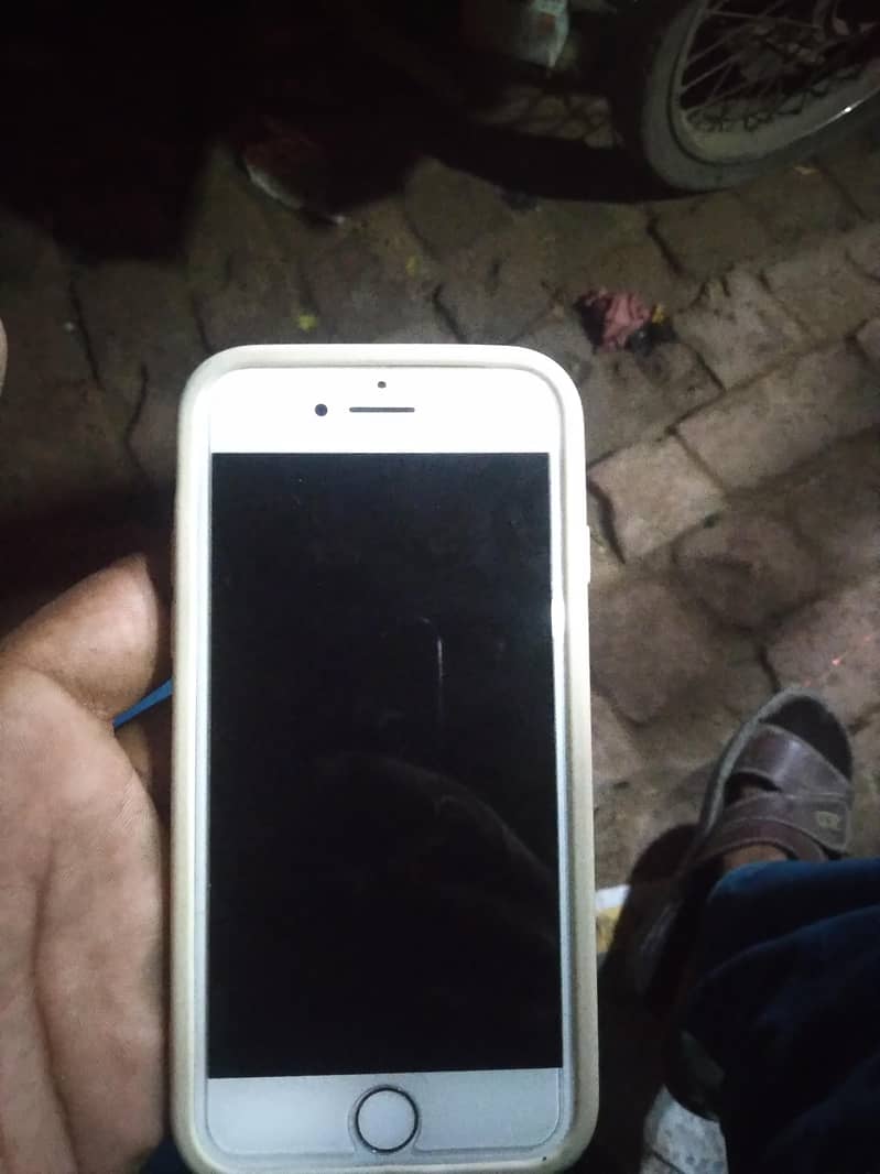 Apple iPhone 7 0