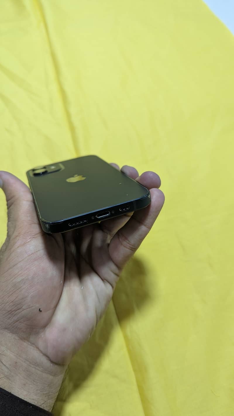Apple iPhone 12 3