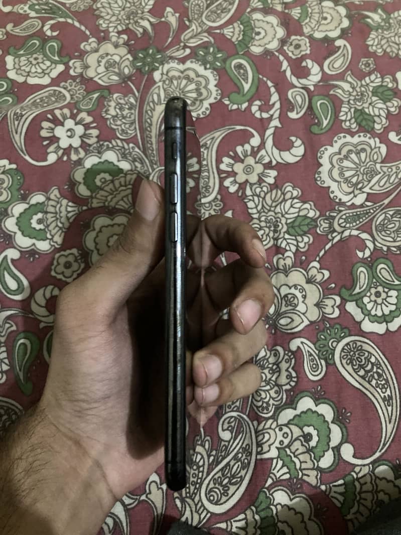 Apple iPhone XS 4