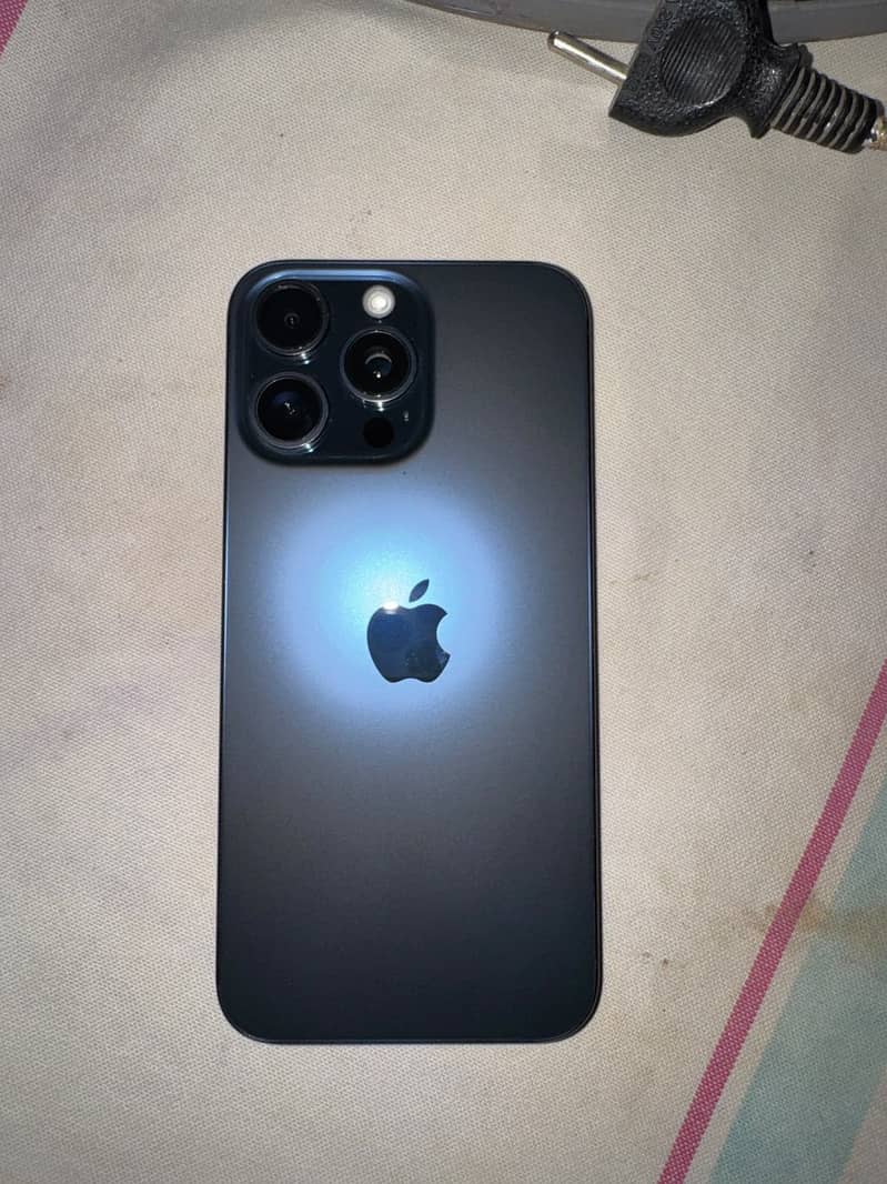 Apple iPhone 15 Pro Max 0