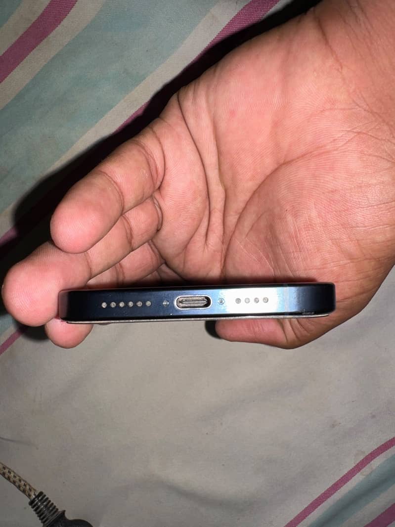 Apple iPhone 15 Pro Max 3