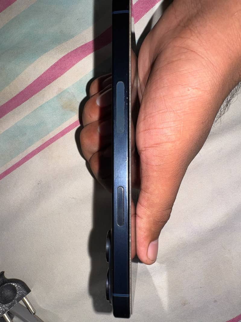 Apple iPhone 15 Pro Max 4