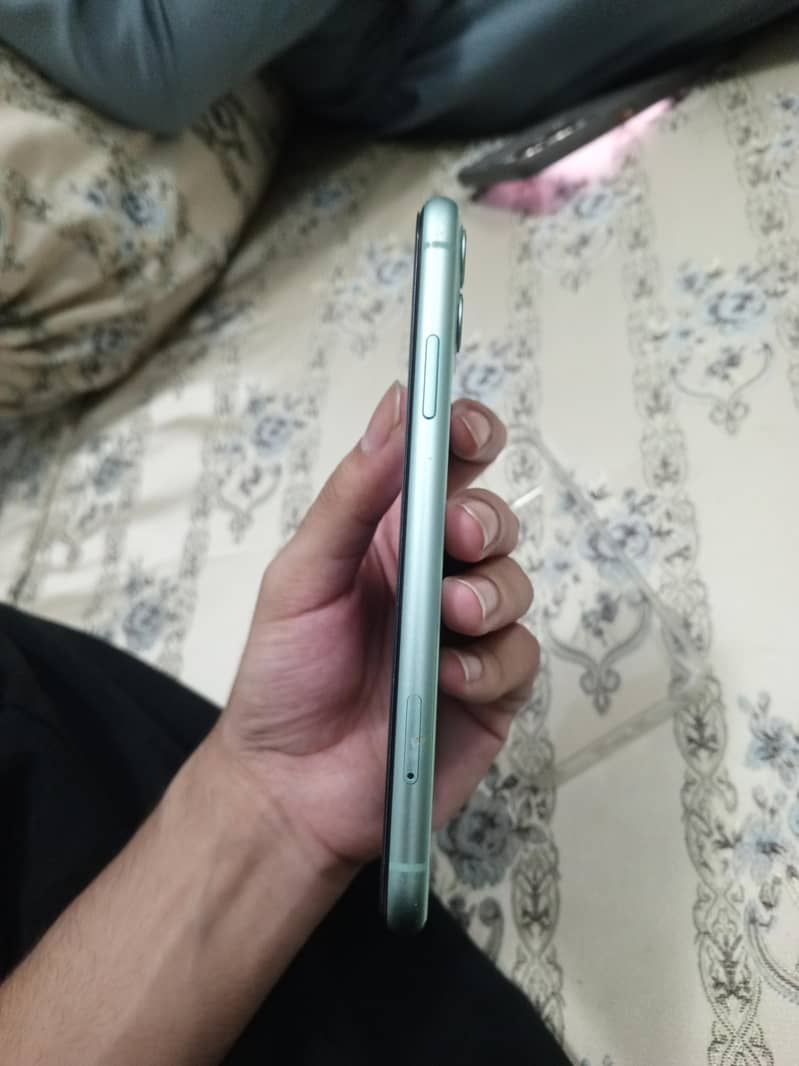 Apple iPhone 11 3