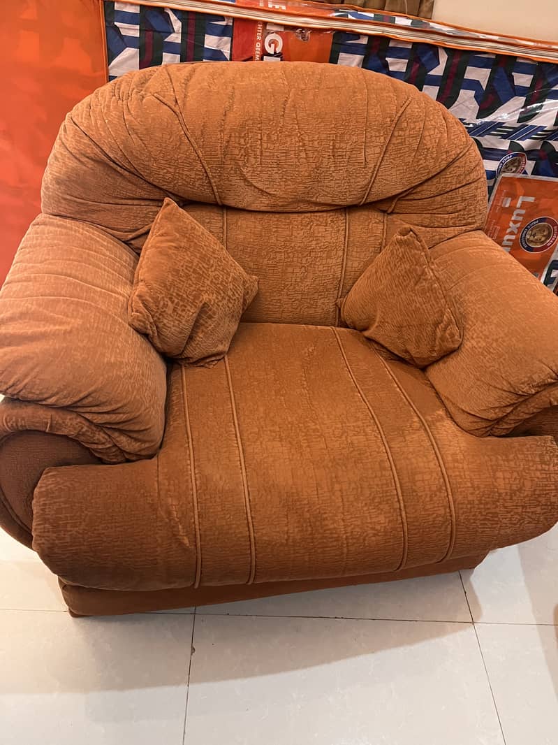 Good condition sofa set 3