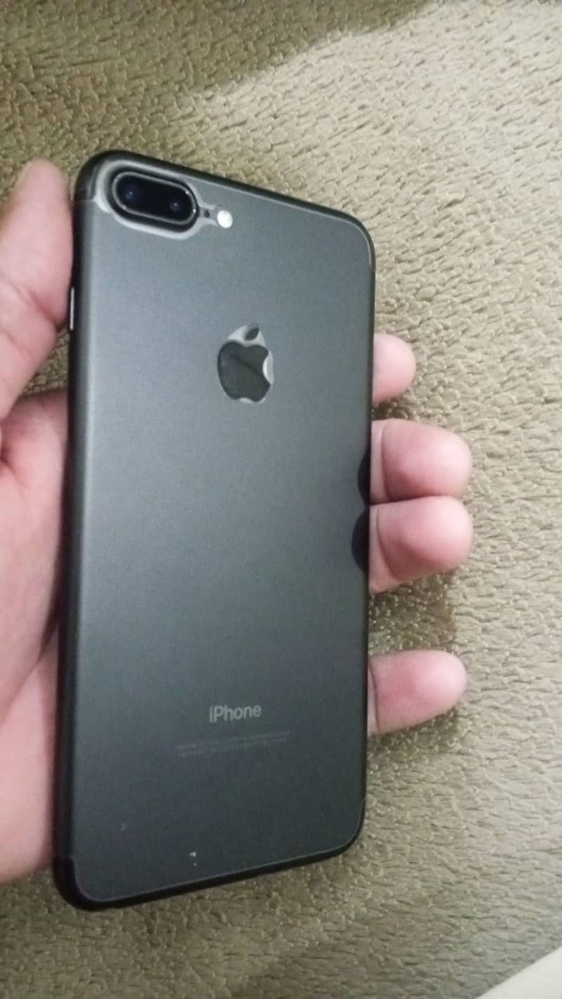 Apple iPhone 7 Plus 1