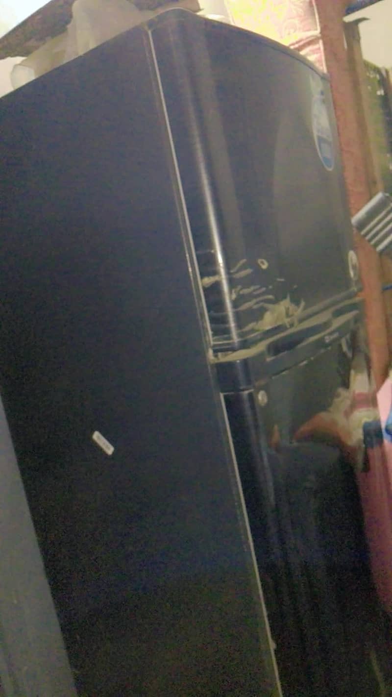 fridge medium size dawlance 1
