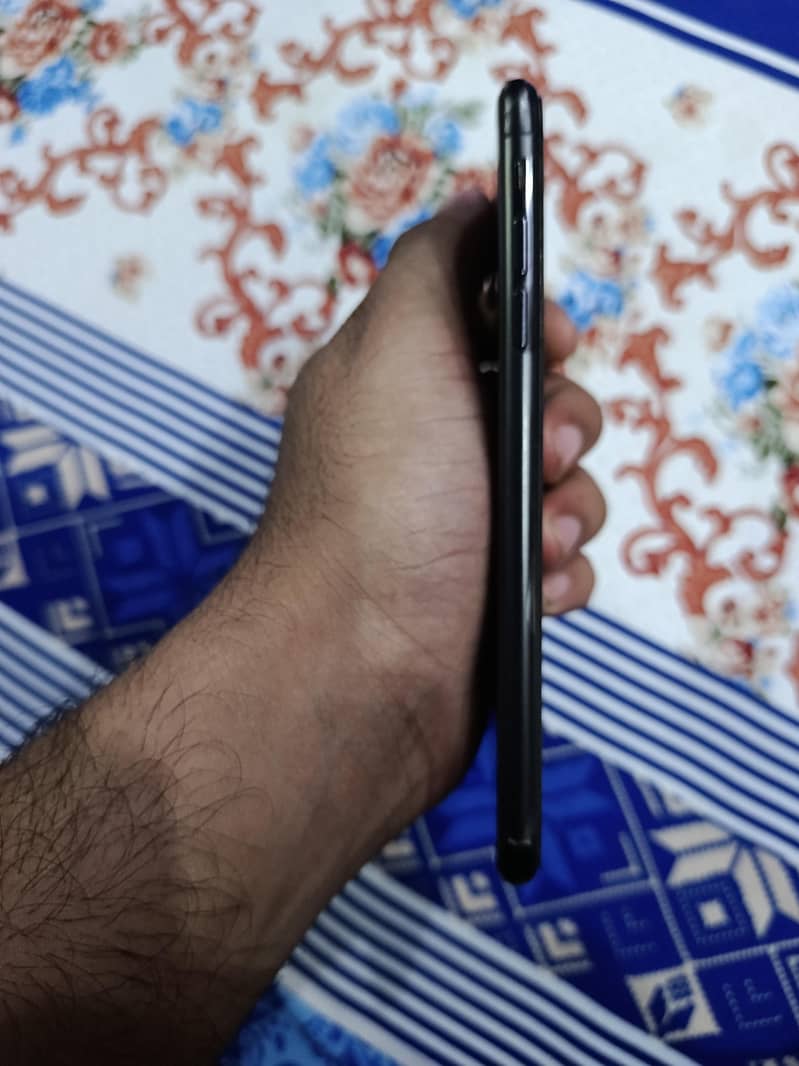 Apple iPhone XS Max 1