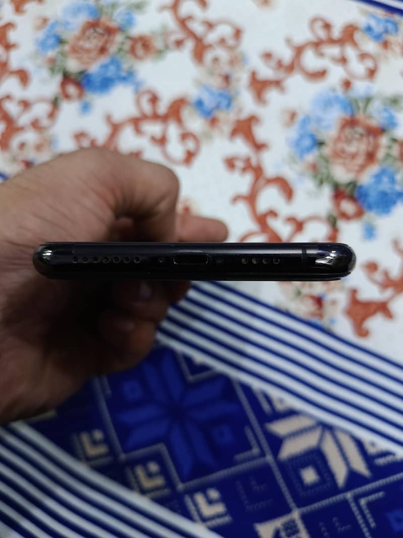 Apple iPhone XS Max 5