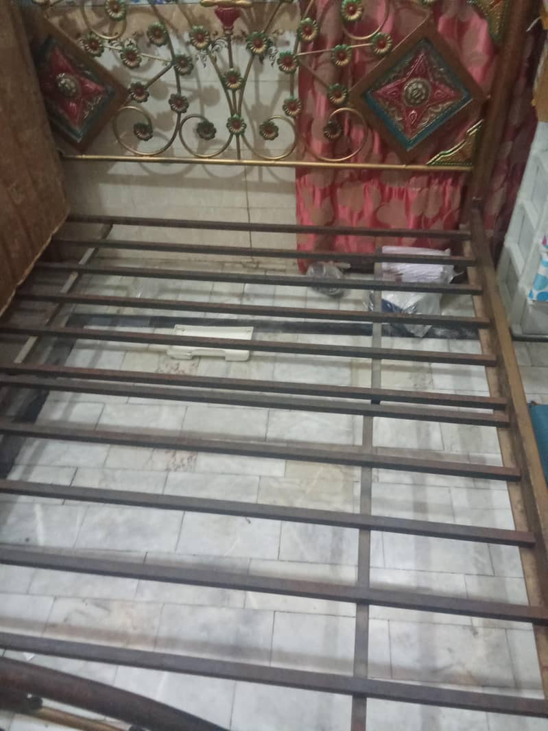 iron bed 0