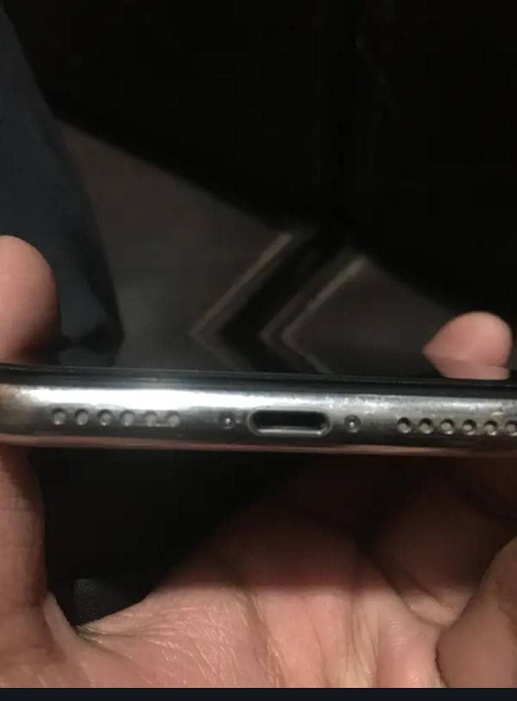 Apple iPhone X 4