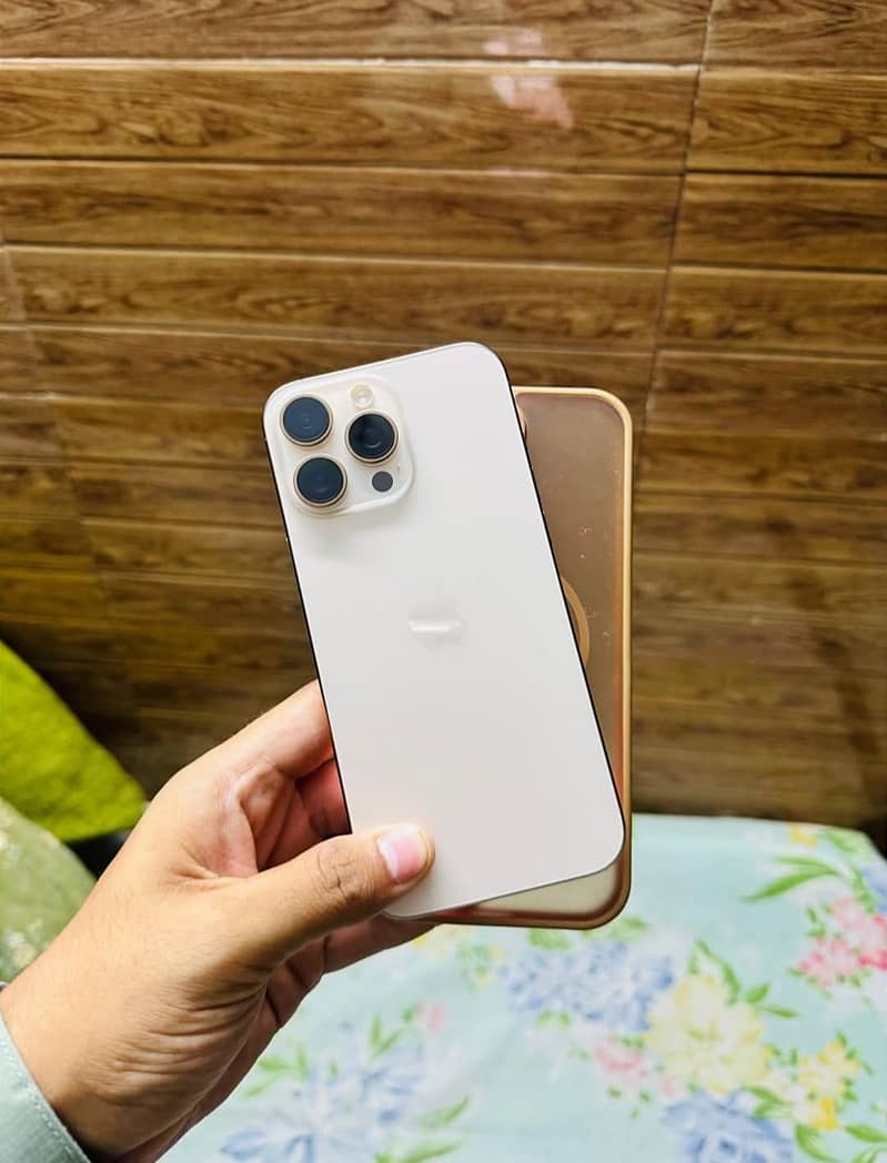 Apple iPhone 16 Pro Max 0