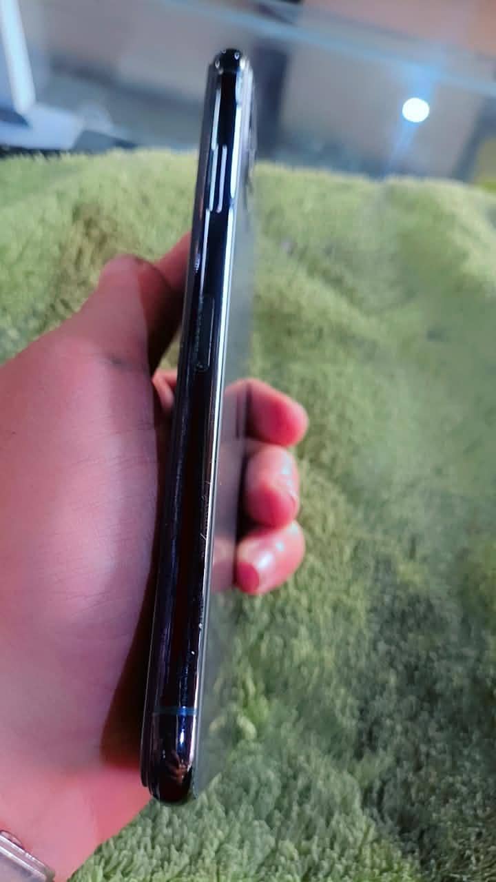 Apple iPhone 11 Pro Max 2