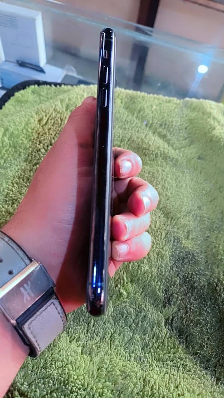 Apple iPhone 11 Pro Max 3