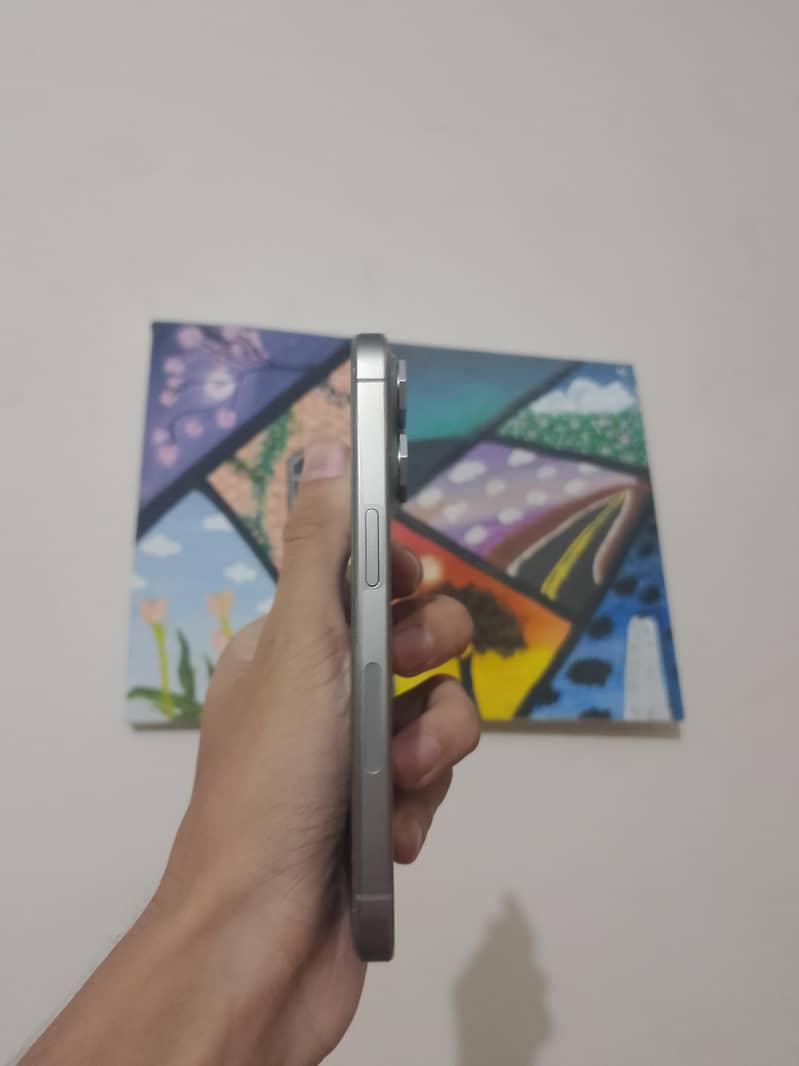 Apple iPhone 15 Pro 3