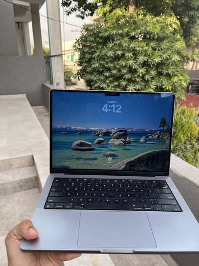 Macbook M2 Pro // 16/512 // Original Charger and cable
