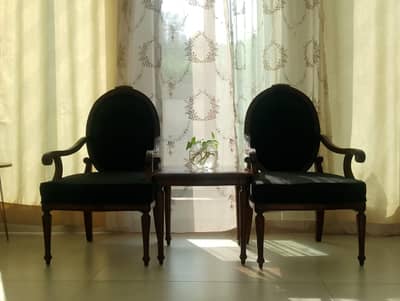 chair and coffe table