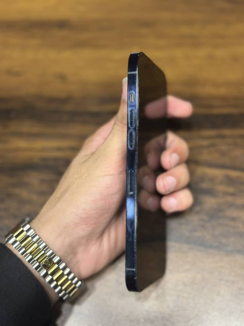 Apple iPhone 12 Pro Max 4