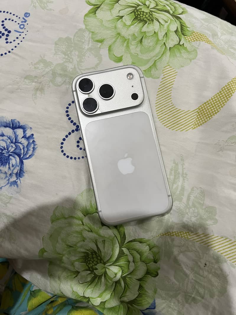 Apple iPhone 17 Pro 0