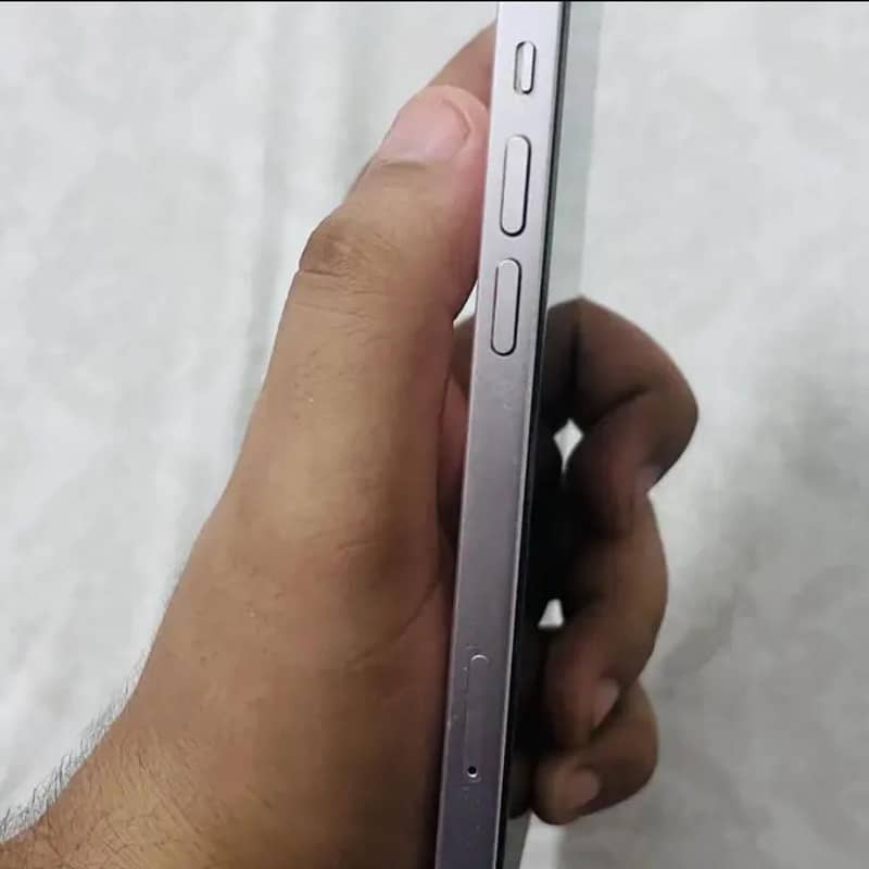 Apple iPhone 13 3