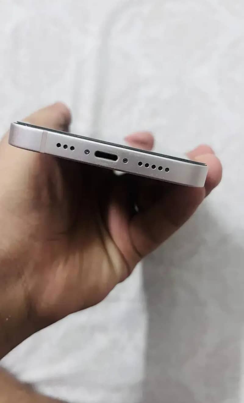 Apple iPhone 13 4