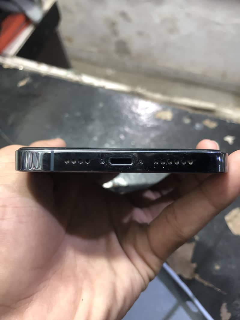 Apple iPhone 13 Pro Max 4