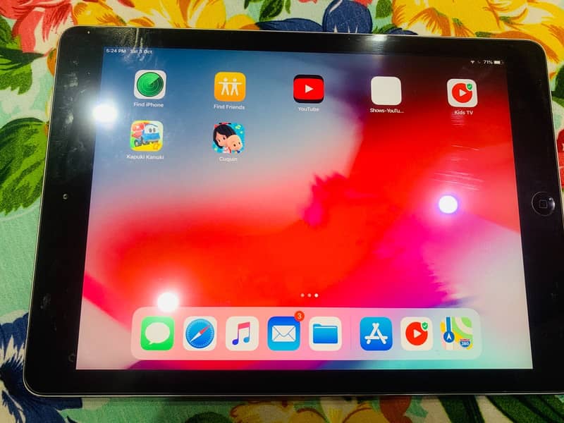 iPad 1st generation YouTube operational. 4