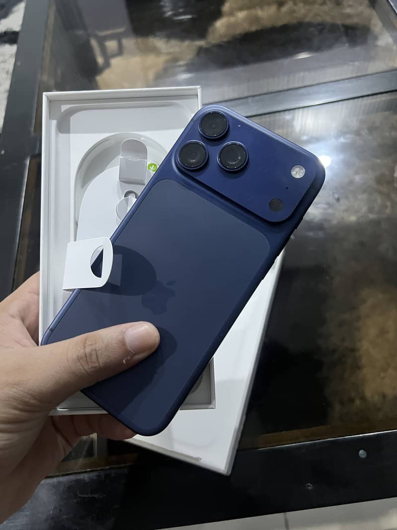Apple iPhone 17 Pro Max 0