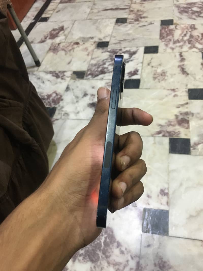 Apple iPhone 12 2
