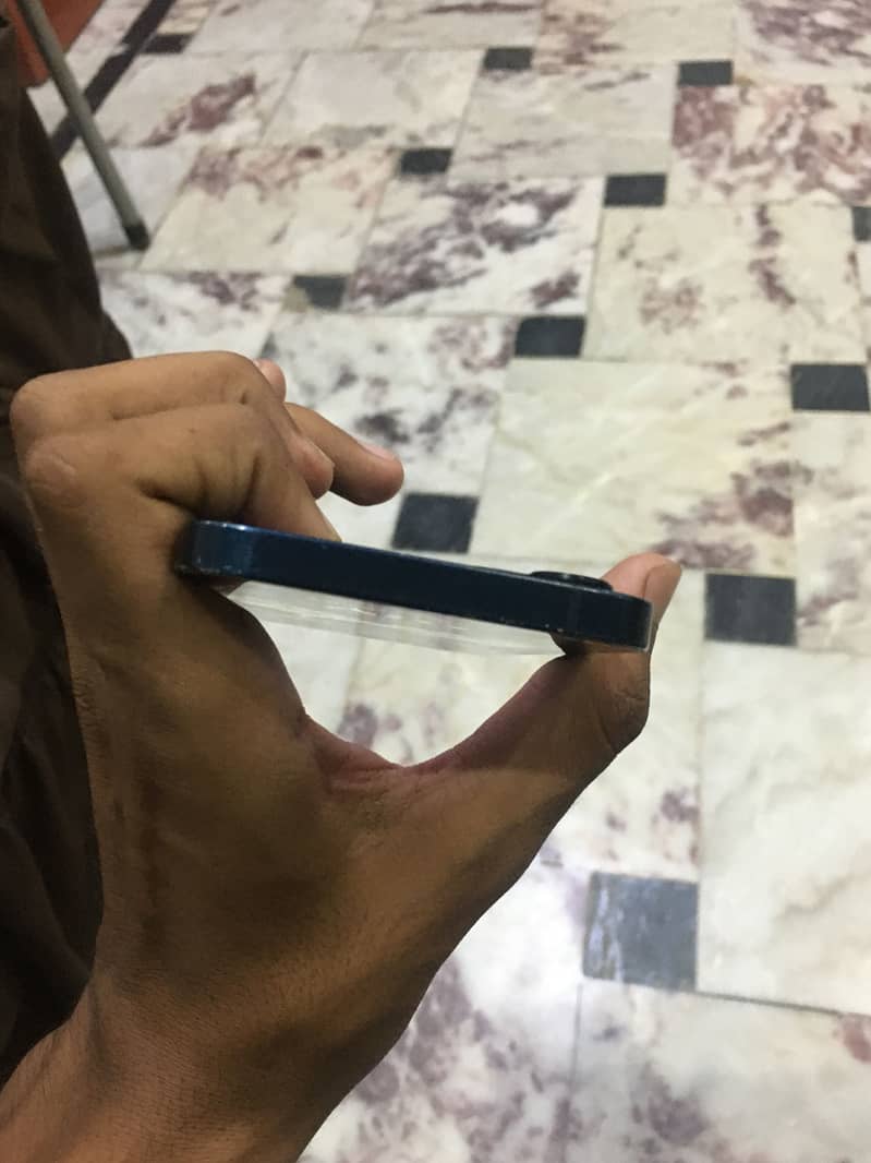 Apple iPhone 12 5