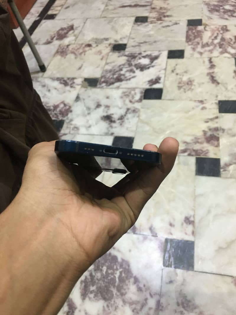 Apple iPhone 12 6