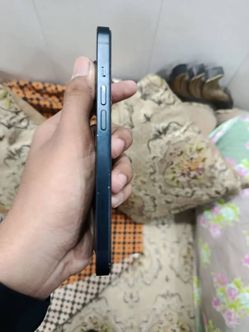 Apple iPhone 13 1