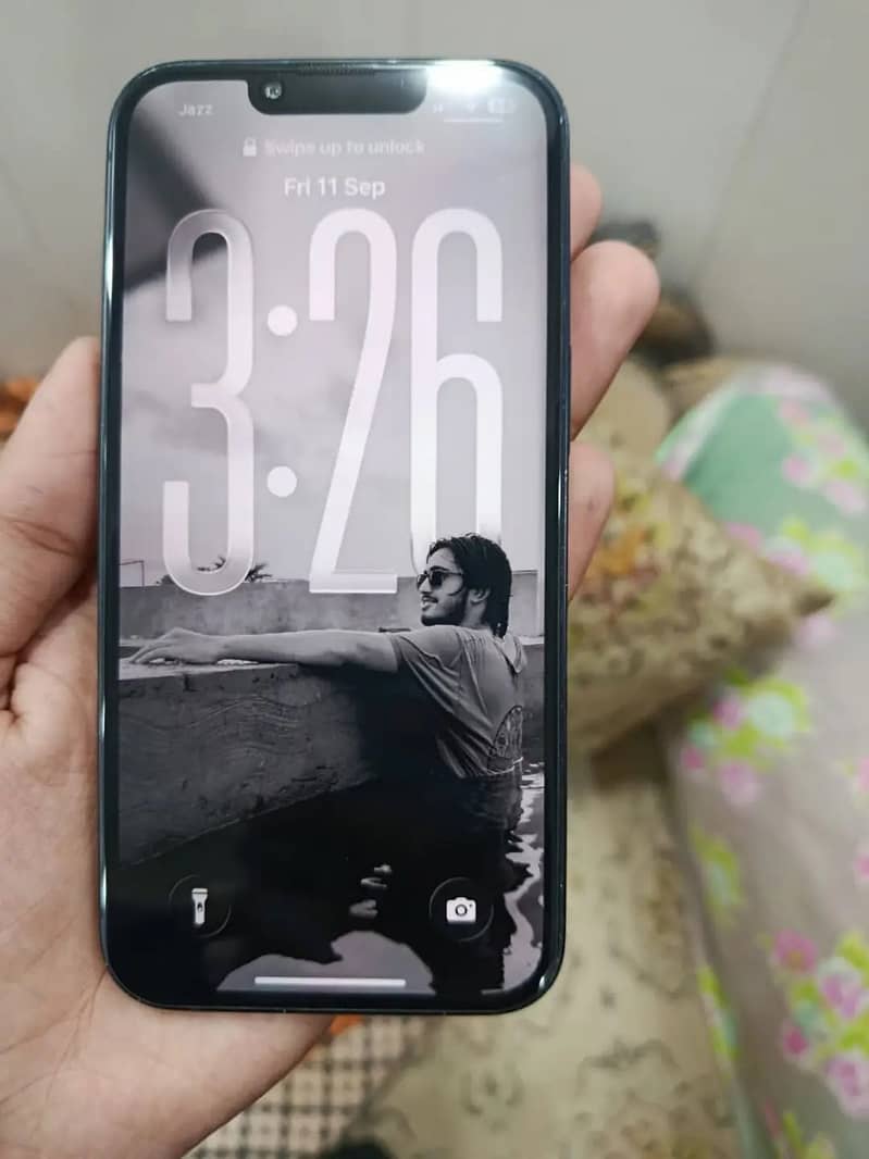 Apple iPhone 13 6