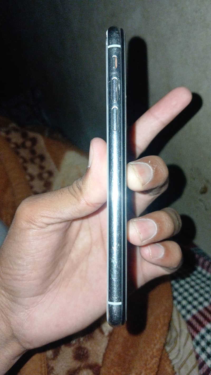 Apple iPhone XS 1