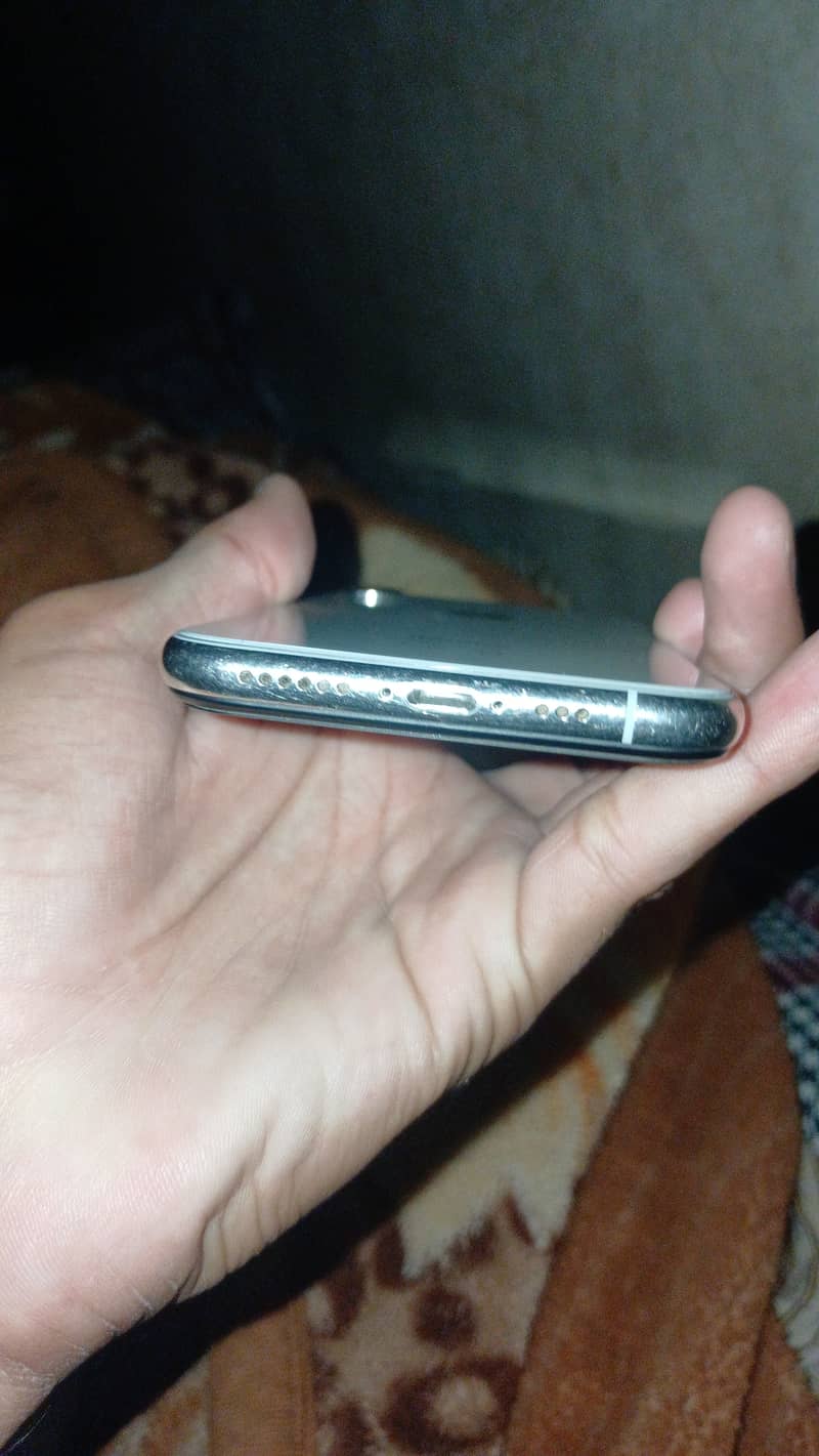 Apple iPhone XS 3