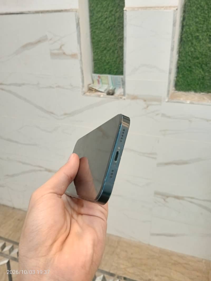 Apple iPhone 13 6