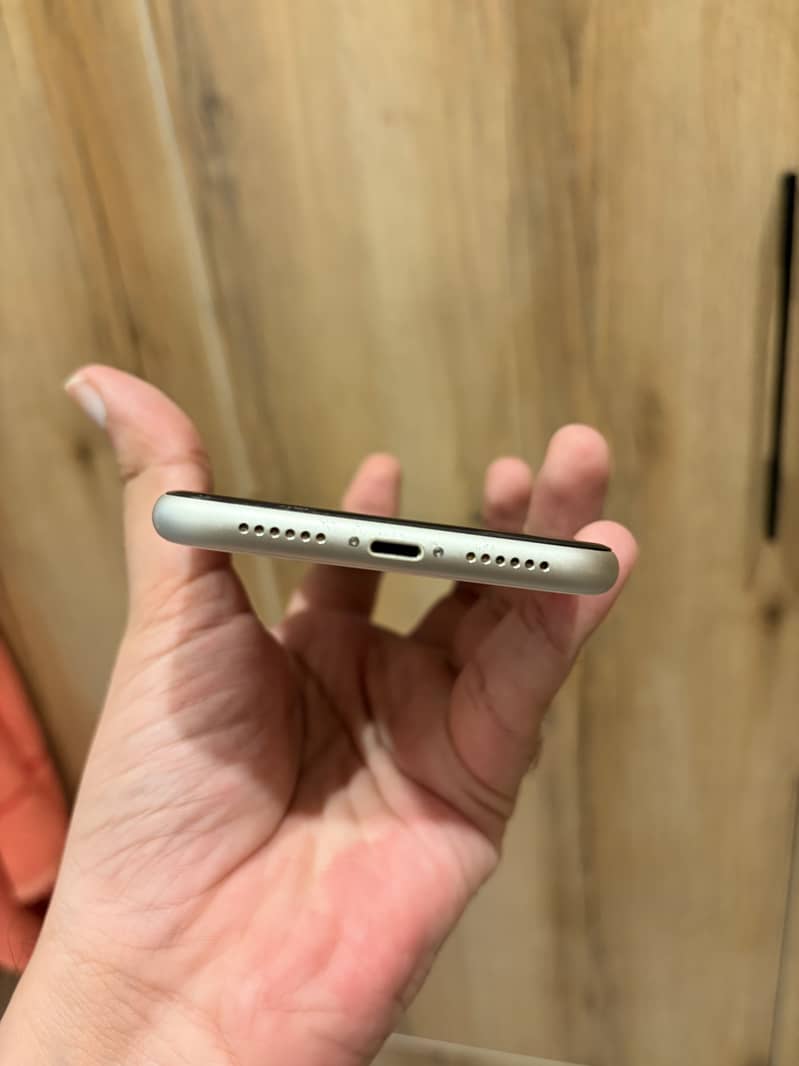 Apple iPhone 11 8
