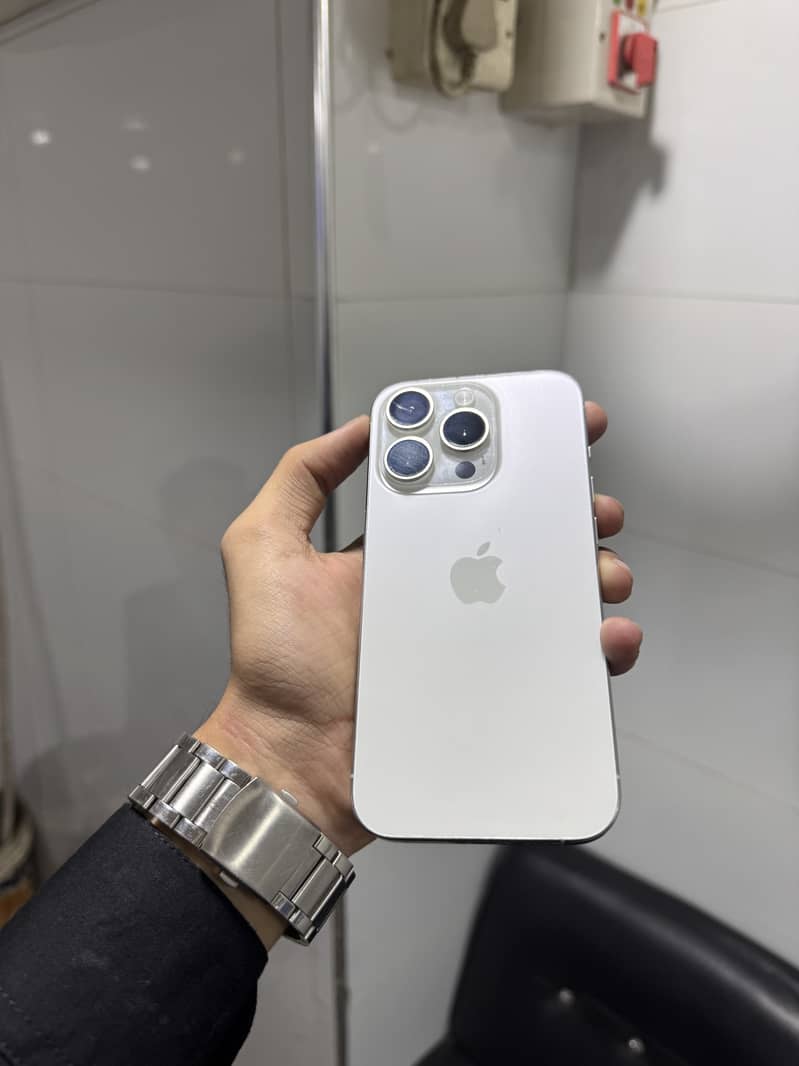 Apple iPhone 15 Pro 0