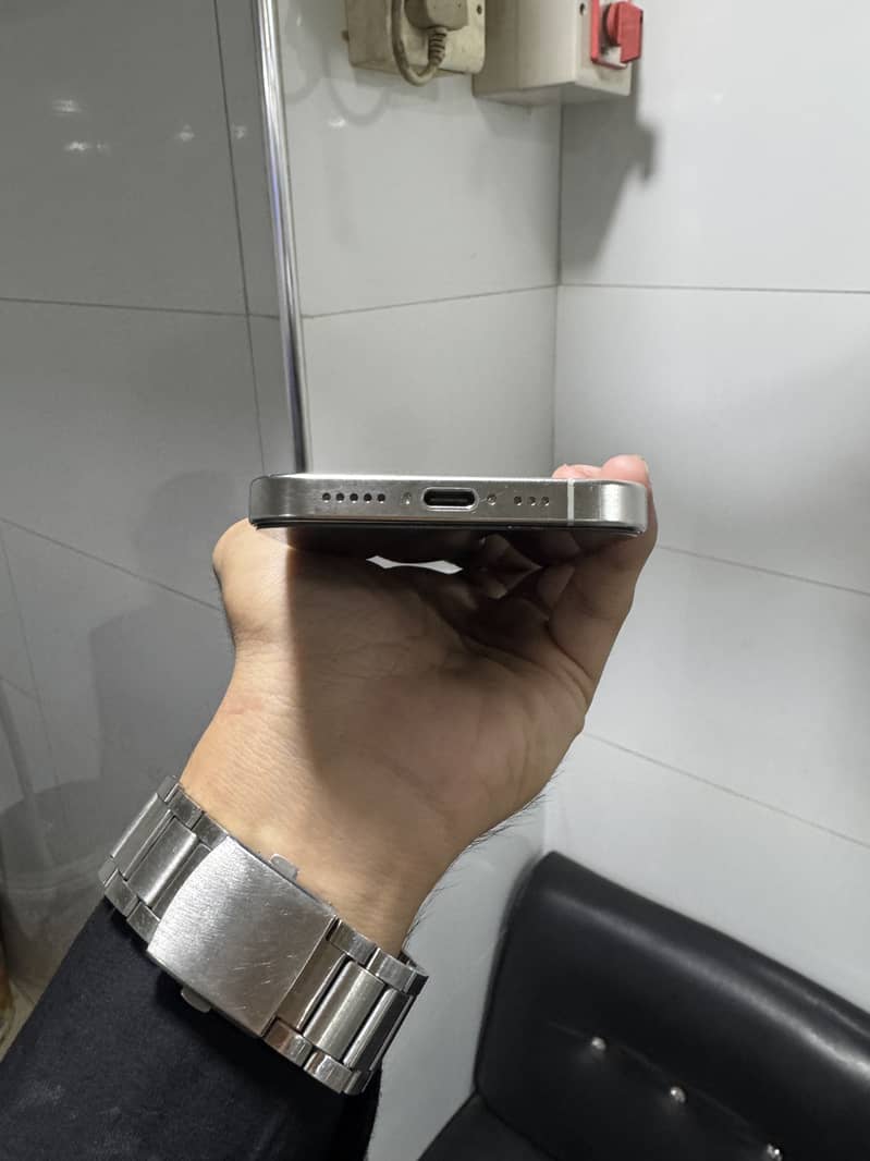 Apple iPhone 15 Pro 2