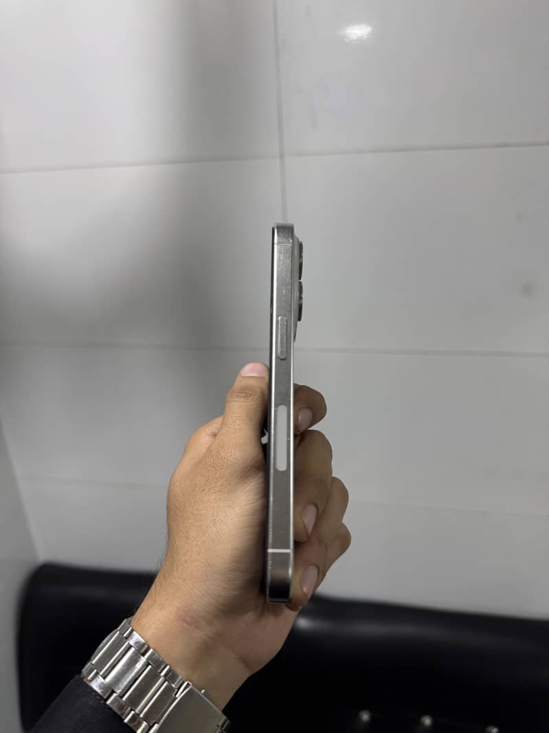 Apple iPhone 15 Pro 3