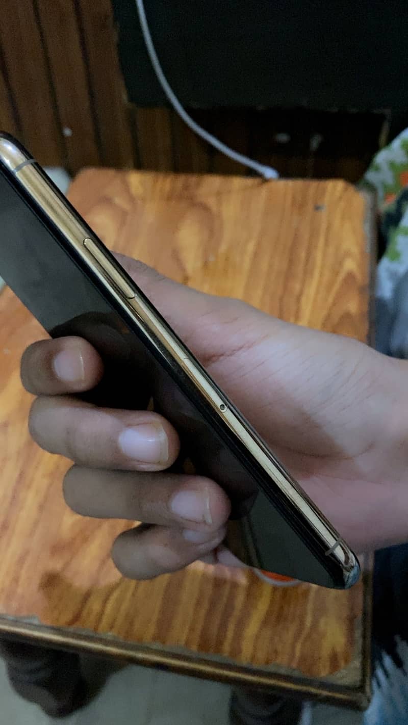 Apple iPhone 11 Pro 1