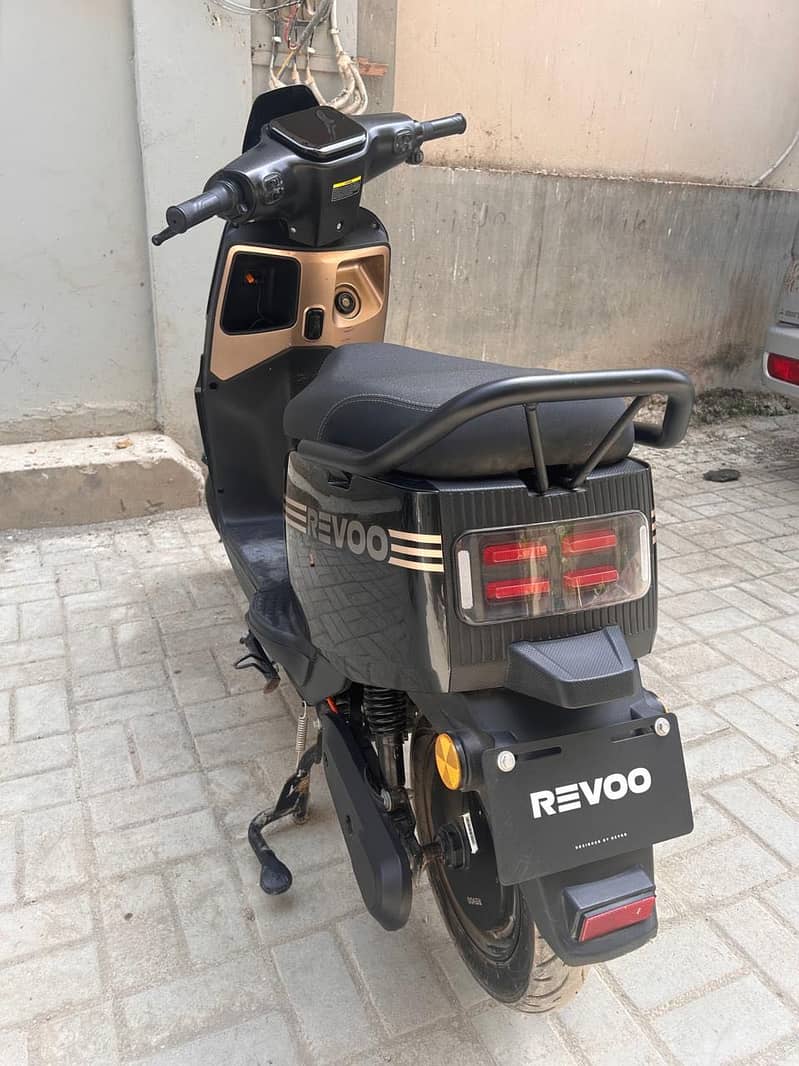 REVOO EV 0