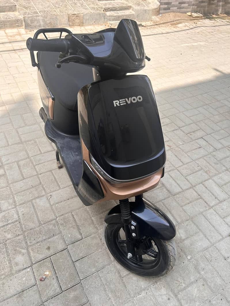 REVOO EV 1
