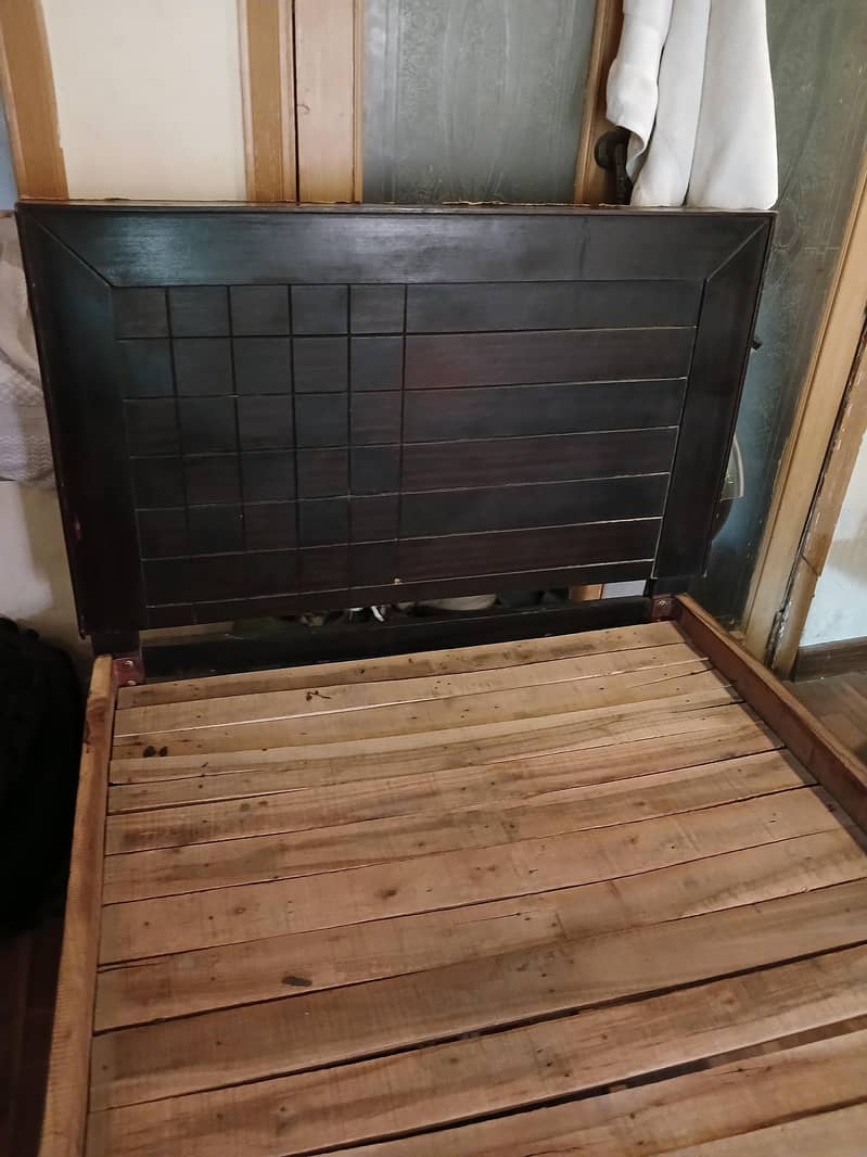 Single wodden bed. 4