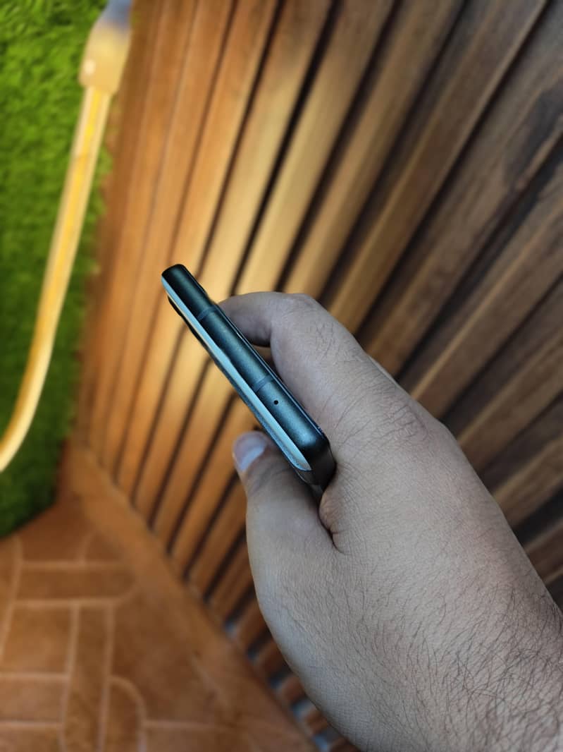 Google Pixel 6a 5