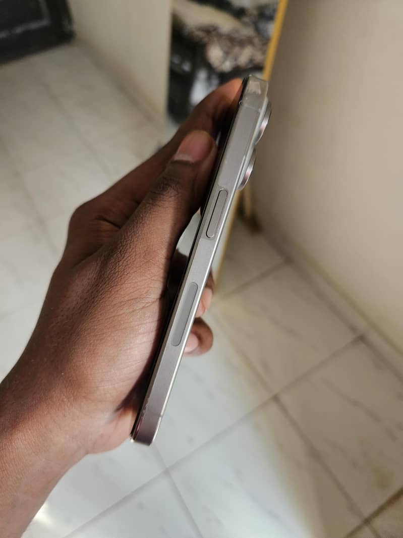 Apple iPhone 15 Pro 3