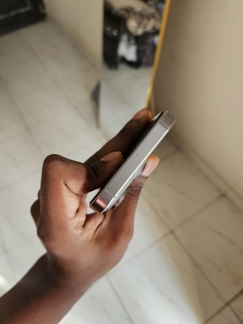 Apple iPhone 15 Pro 6