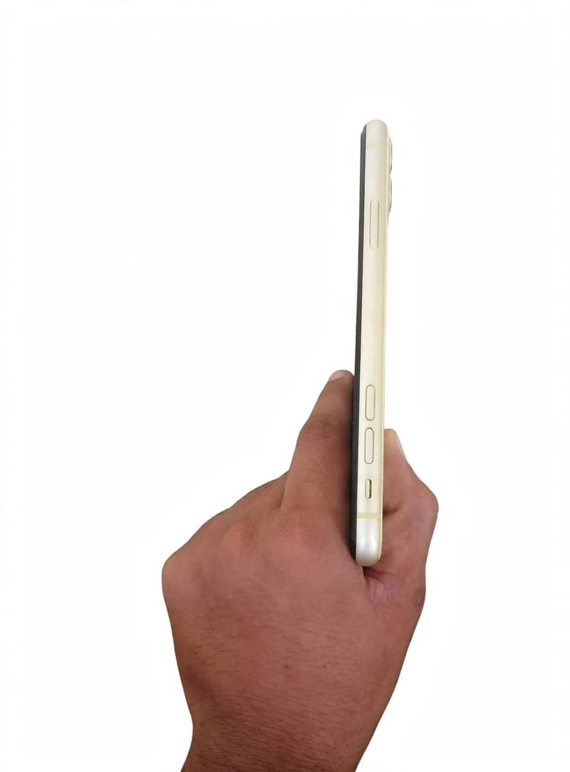 Apple iPhone 11 4